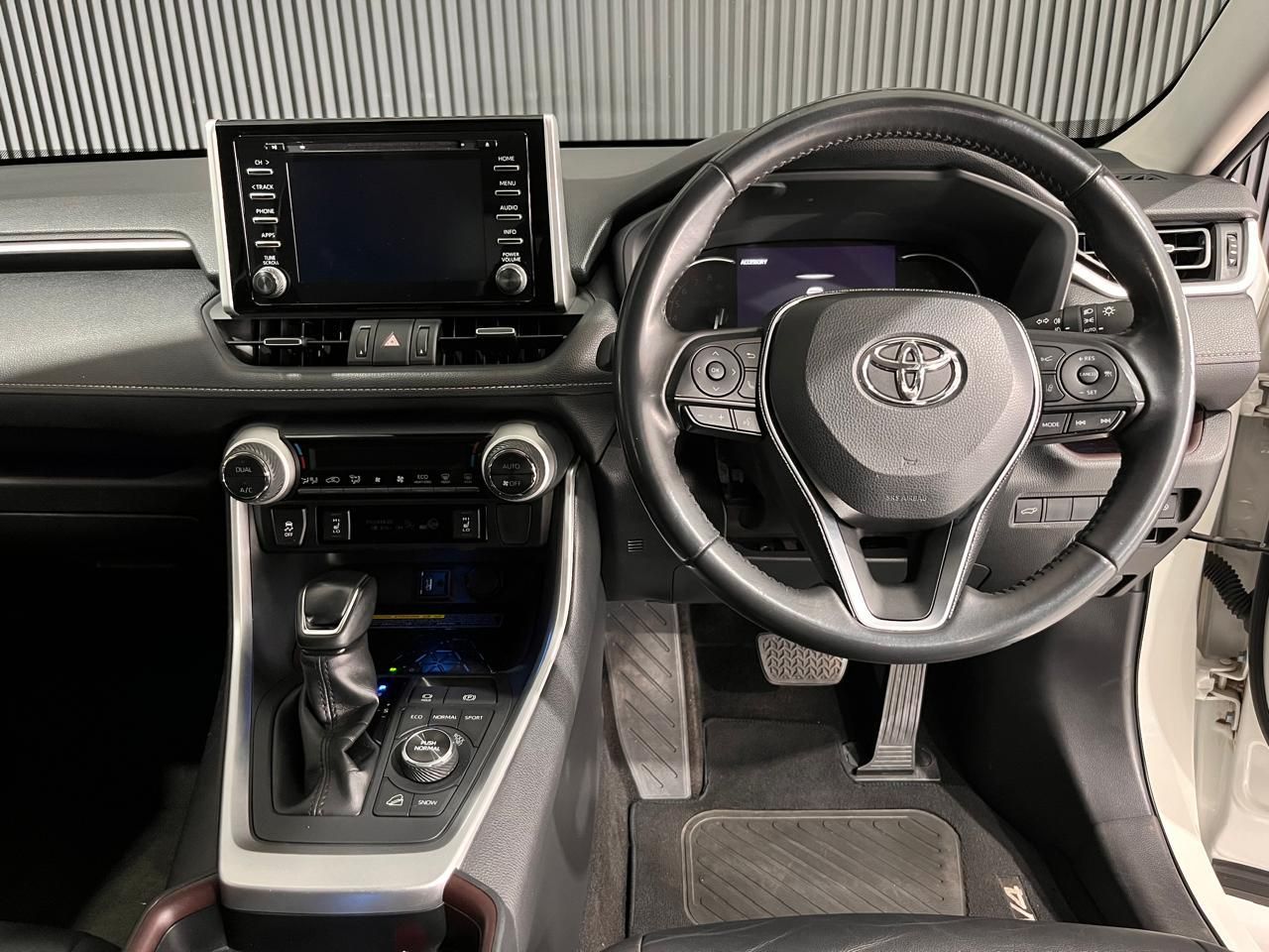 TOYOTA FORTUNER FORTUNER 2.4GD-6 4X4 A/T - 18