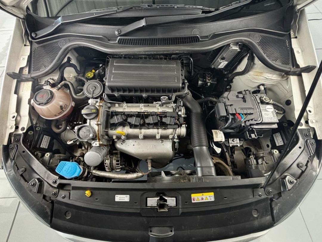VOLKSWAGEN POLO VIVO HATCH 1.6 HIGHLINE