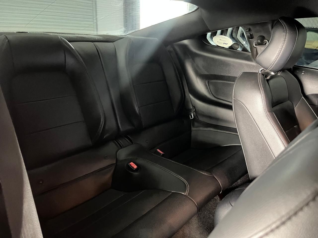 Ford Mustang 5.0 GT A/T Mustang 5.0 GT A/T