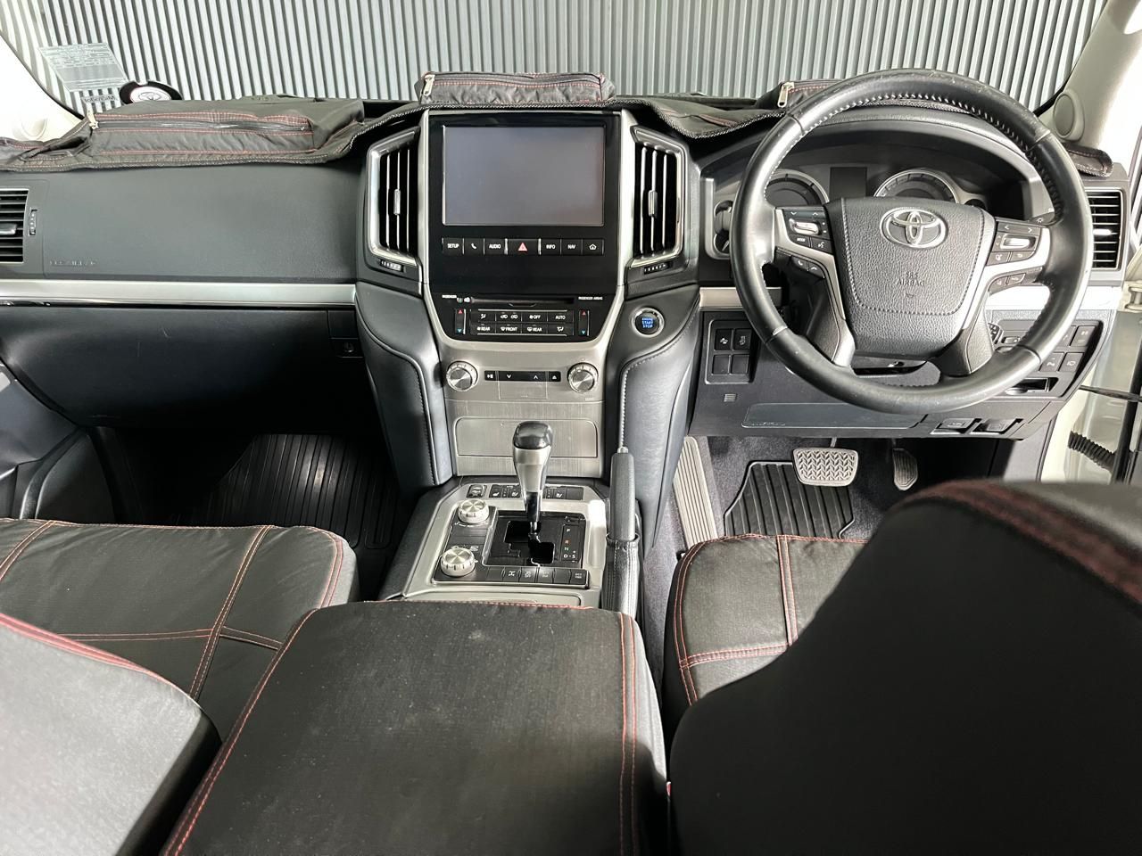 Toyota LAND CRUISER 200 4.5D-4D V8 VX-R LAND CRUISER 200 4.5D-4D V8 VX-R