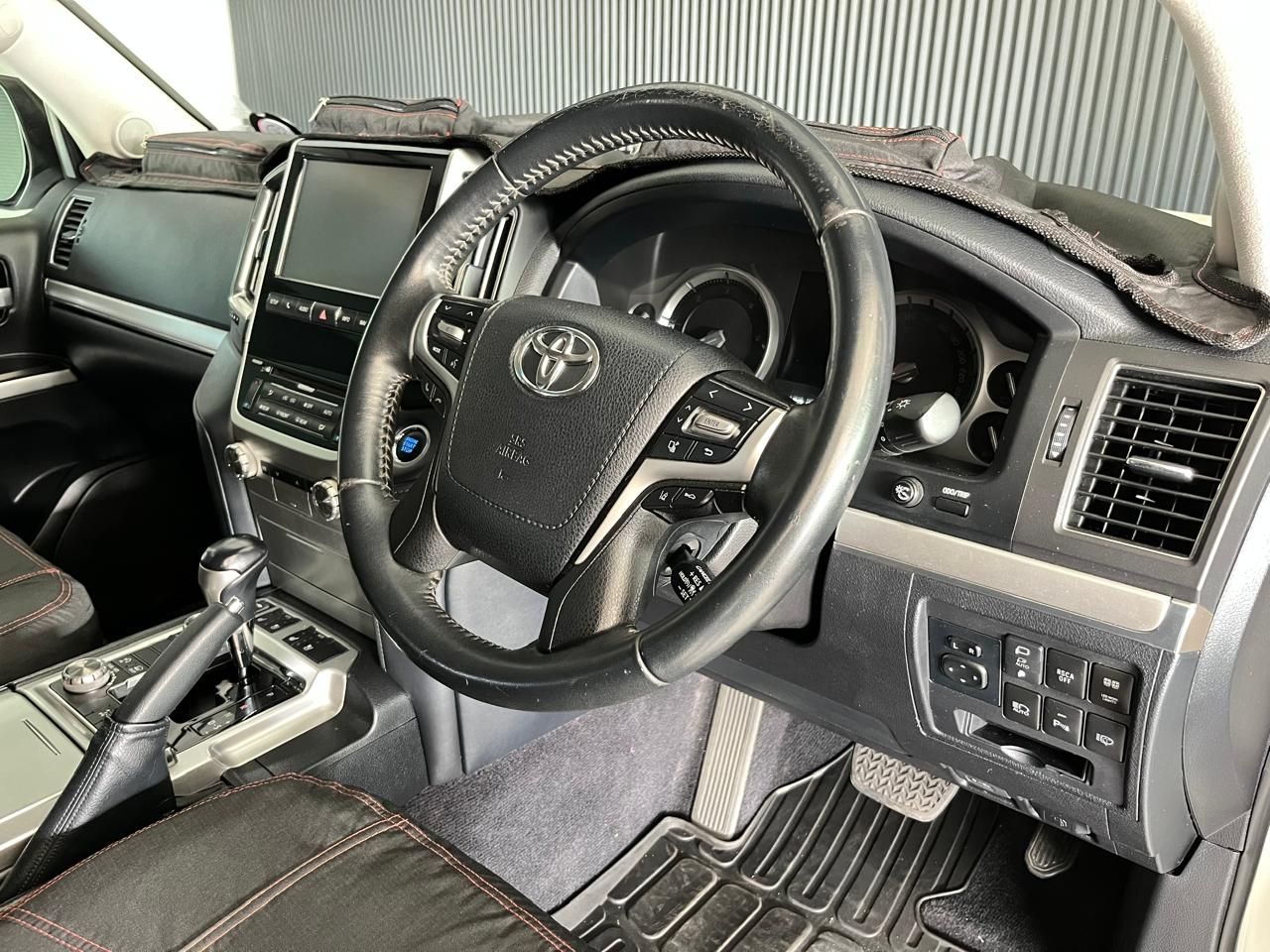 Toyota LAND CRUISER 200 4.5D-4D V8 VX-R LAND CRUISER 200 4.5D-4D V8 VX-R