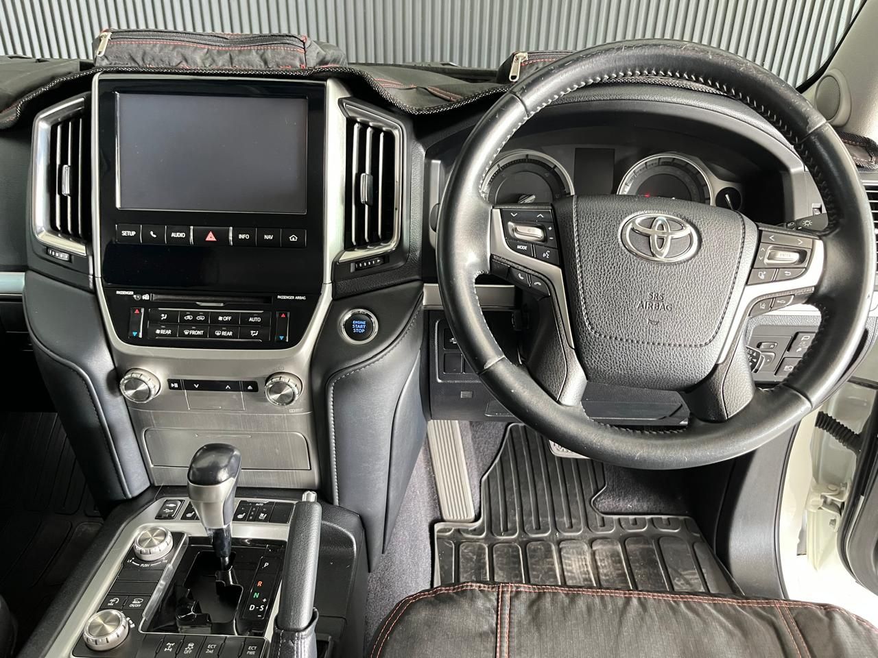 Toyota LAND CRUISER 200 4.5D-4D V8 VX-R LAND CRUISER 200 4.5D-4D V8 VX-R